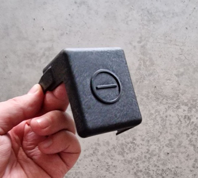 Крышка минусовой клеммы аккумулятора — KIA Sportage (5G), 2,5 л., 2022 ...