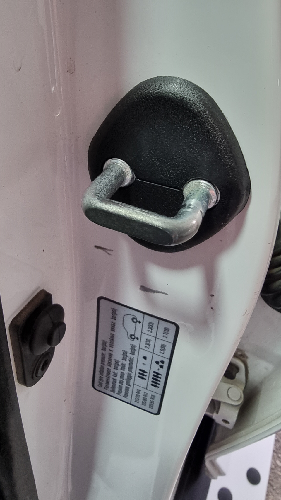 Заглушки минусовой клеммы аккумулятора и дверных замков — KIA Sportage ...