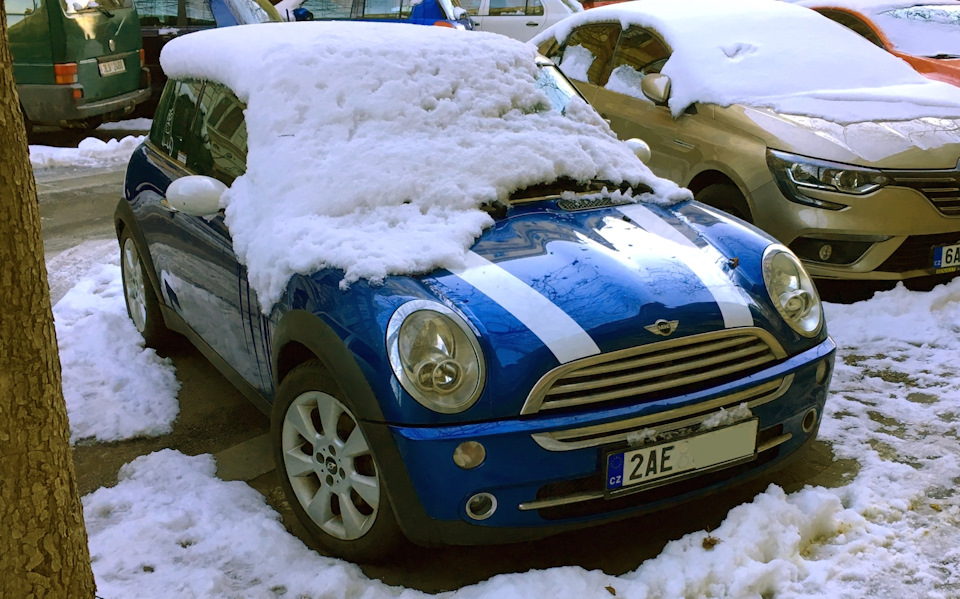 Яркие лампы в ближний свет — MINI Cooper Mk I, 1,6 л, 2006 года .