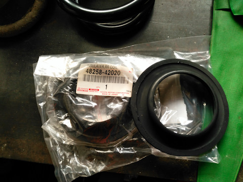 4825842020 Изолятор пружины зад TOYOTA LEXUS | Запчасти на DRIVE2