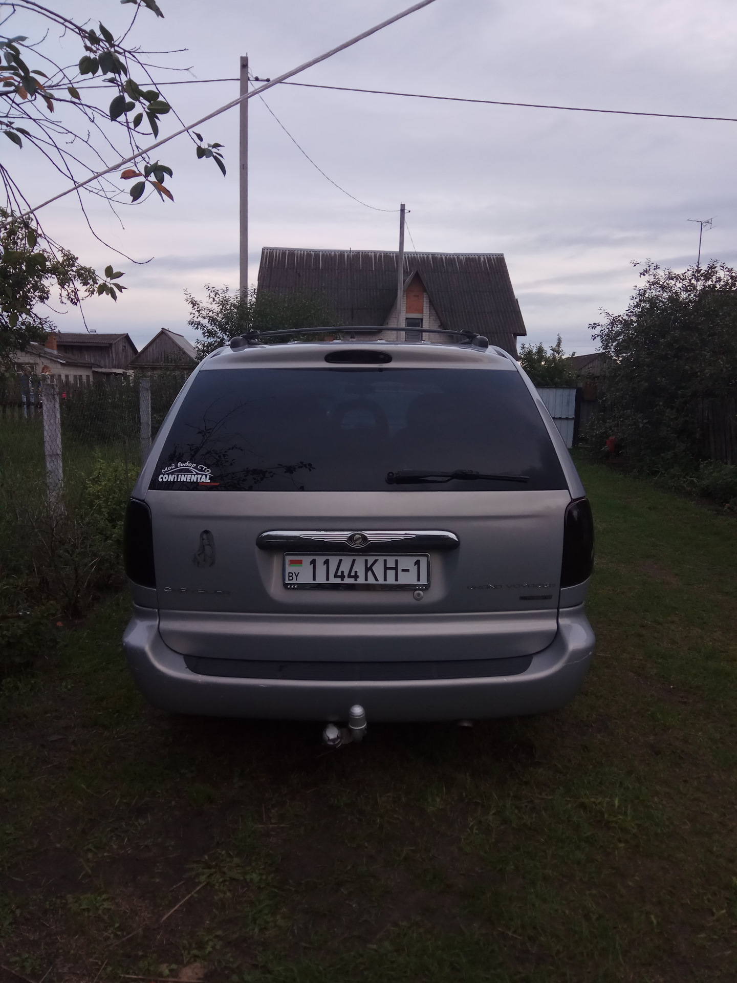 Затонировал задние стопы — Chrysler Grand Voyager IV (North America), 2 ...
