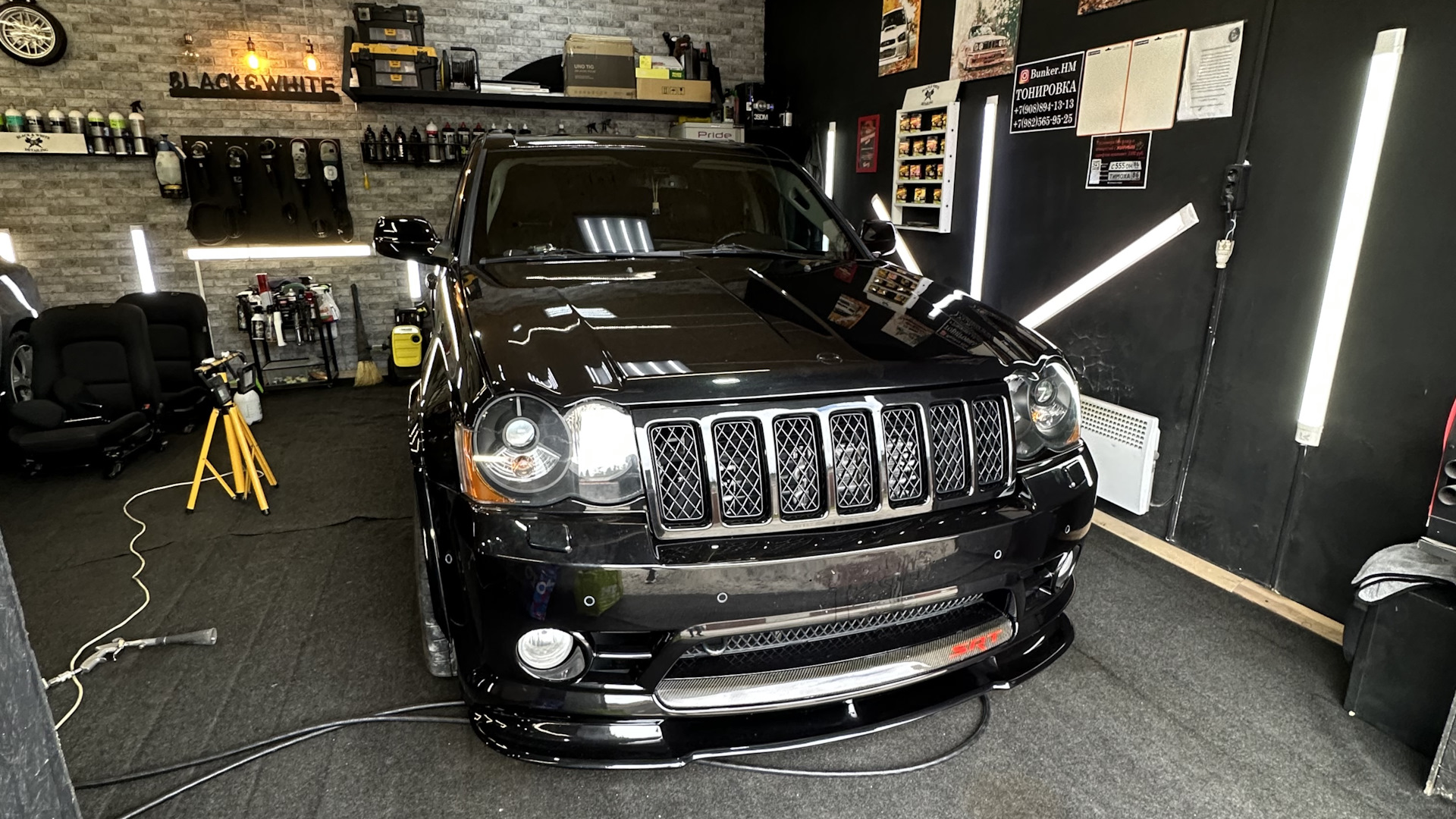 Jeep Grand Cherokee SRT-8 (WK) 6.1 бензиновый 2008 | Black brick 🎱 на  DRIVE2