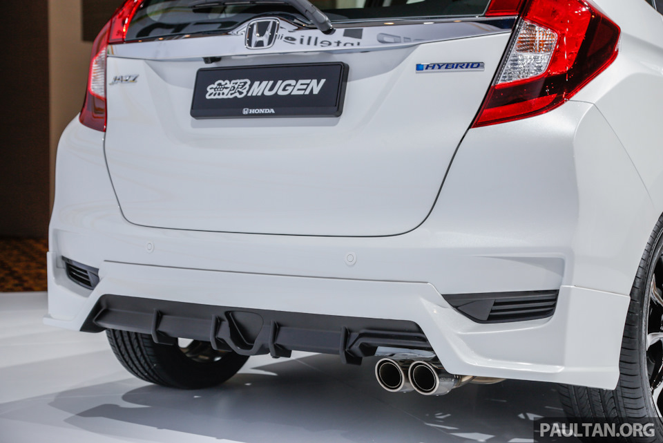 Бампер varis lancer 10. Lancer evo 10 varis. Задний диффузор lexus rx350. Задний обвес. Mitsubishi airtrek turbo накладки на бампер.