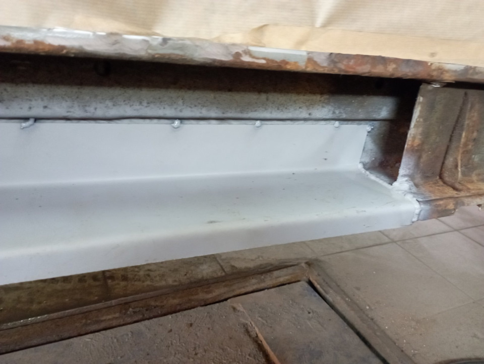 Ремвставка изготовлена и частично приварена. Разумеется, грунтована. — ГАЗ 31105