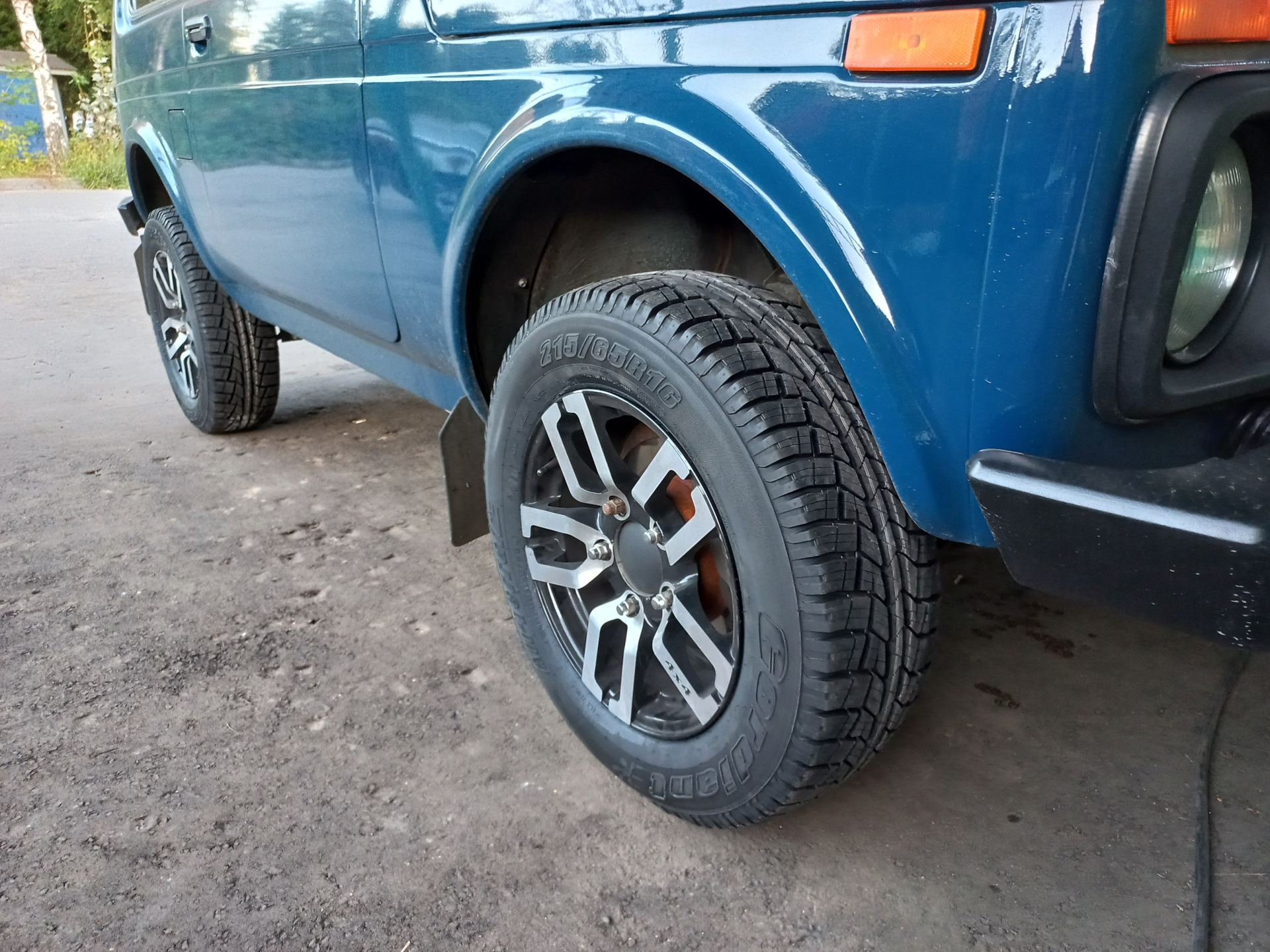 Cordiant all terrain 215 65 отзывы. Кордиант АТ 215/65 r16. Cordiant 4x4 all Terrain 215/65 r16 98h. Резина 215/70/16 АТ на ниву Тревел. 215 65 На ниву легенд 2023.