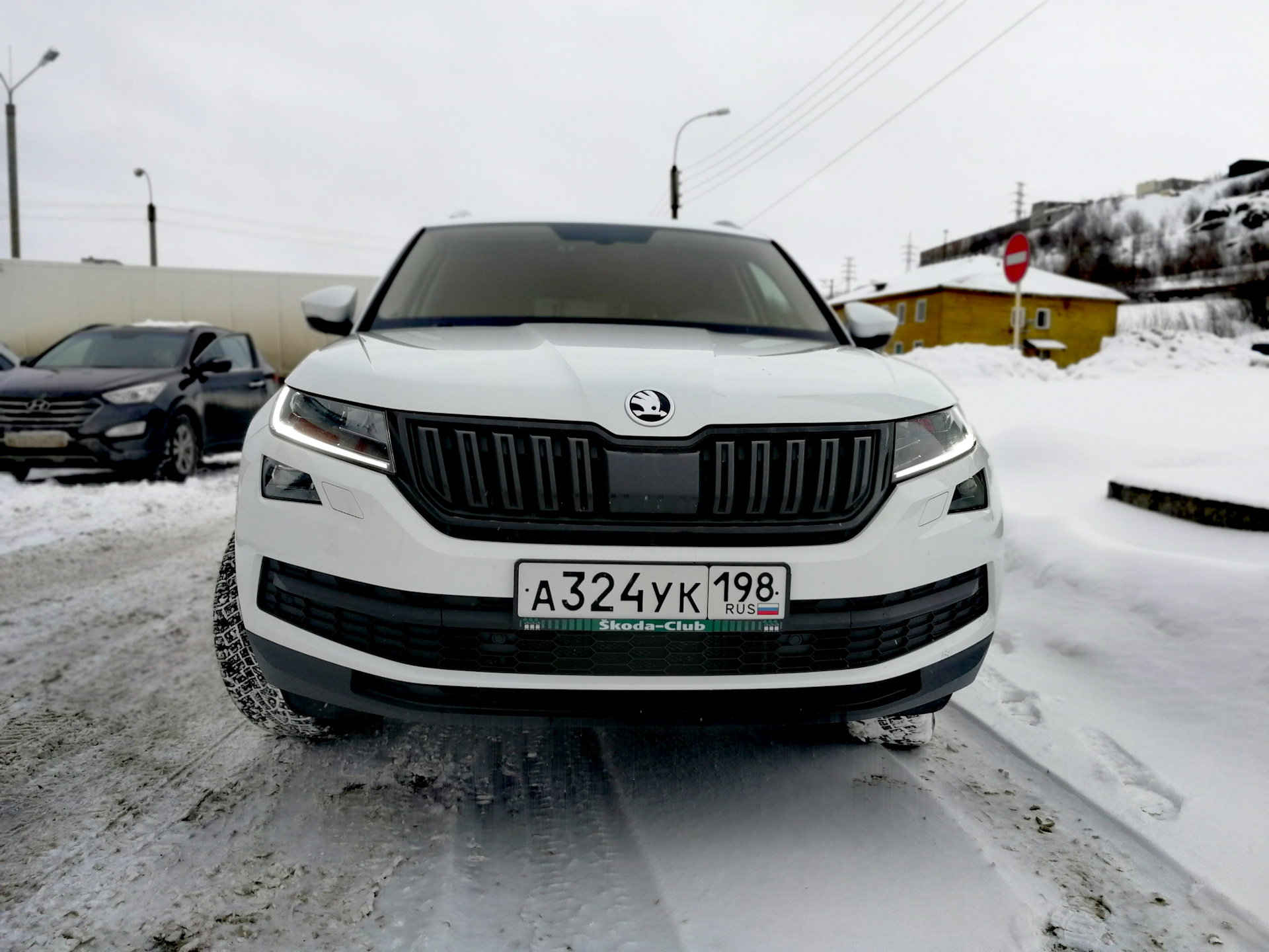 Передний парктроник кодиак. Решетка радиатора Шкода Кодиак. Решетка радиатора Skoda Kodiaq.