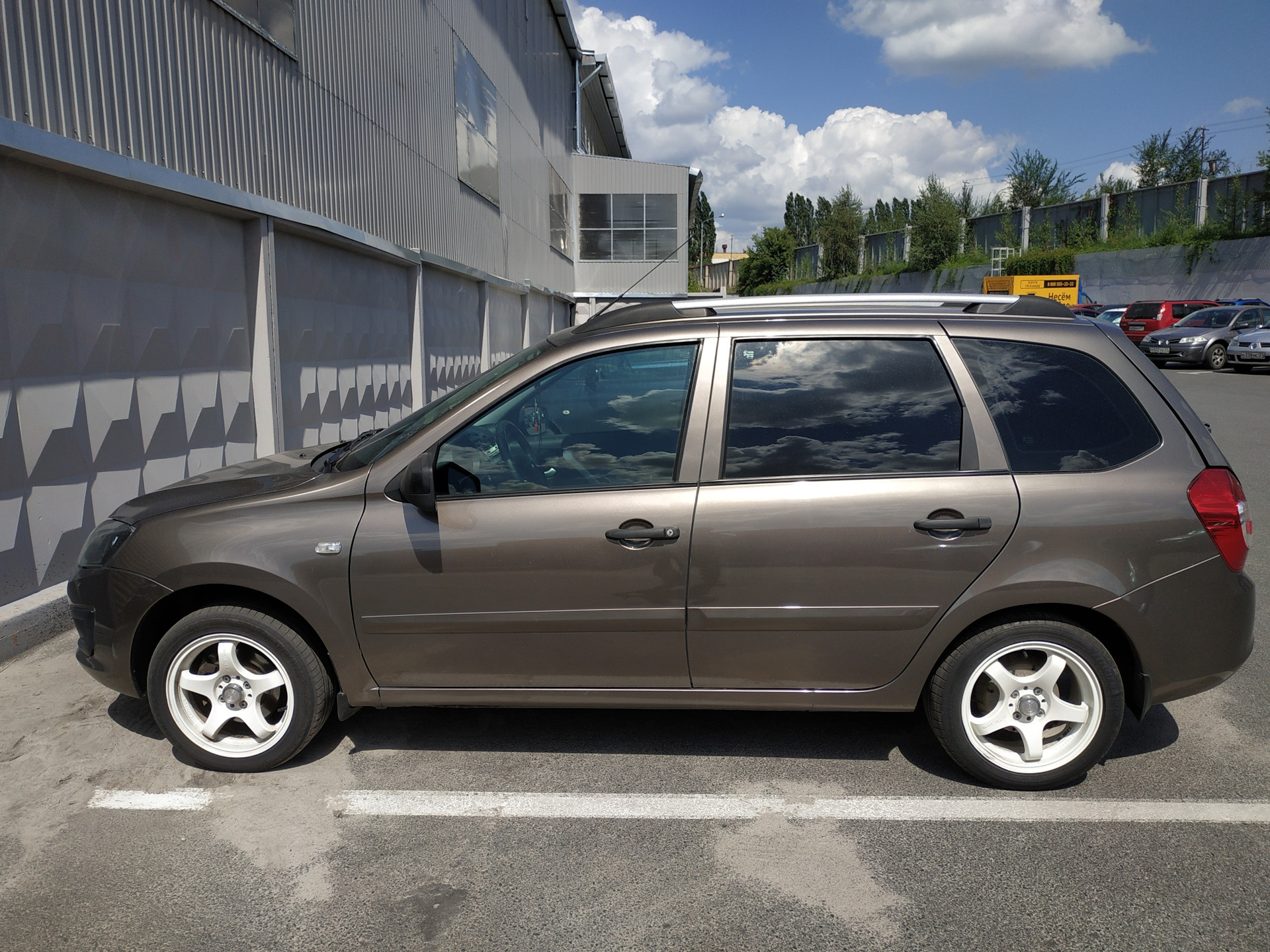 #35 Стойки в пленку — Lada Калина 2 универсал, 1,6 л, 2015 года ...