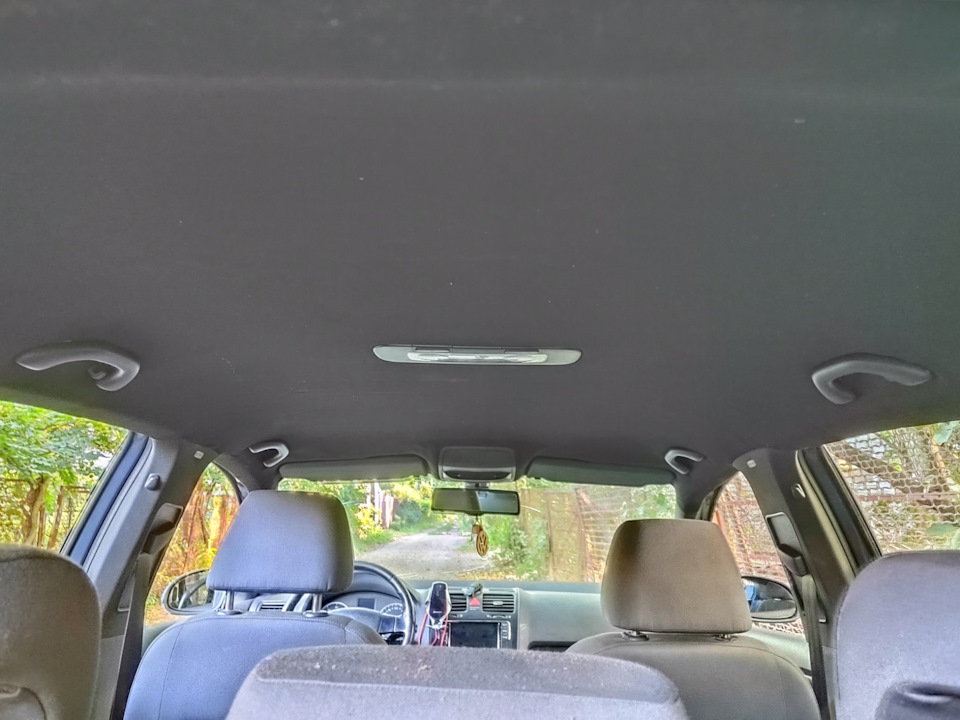 Общий вид потолка — Volkswagen Golf Mk5