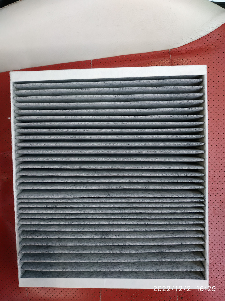 Поставил его перед зимой на пробеге 110890 км. Стоит плотно, как Mann. Сделан хорошо. — Volkswagen Polo Sedan