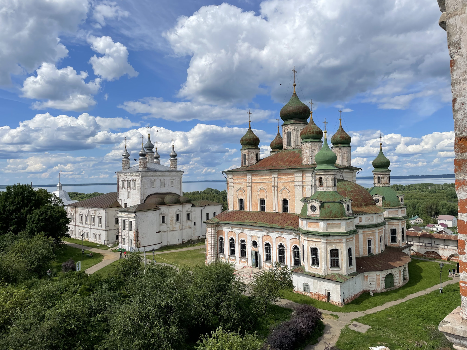 Переславль иваново расстояние. Переславль золотое кольцо. Переславль-Залесский фото. Сергиев Посад фото.