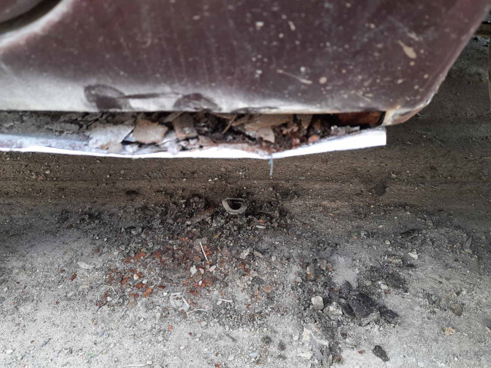 Ржавые пороги 2110. Порогов нет. Гнилые пороги прадо 150. Zeekr 001 пороги. Гнилые пороги прадо 150.