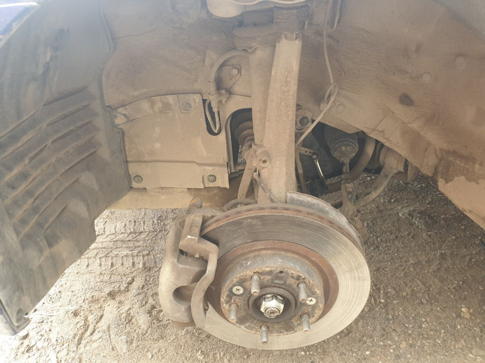 Ну и готово. На фишку датчика ничего не попадет, защита из скотча на дырках подкрылка выполняет свою функцию отлично :) — Mazda 6 (1G) GG