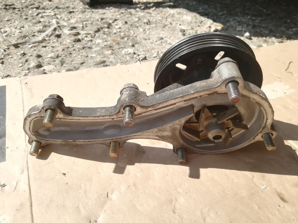 Помпа, болты М8 — Nissan Almera Tino