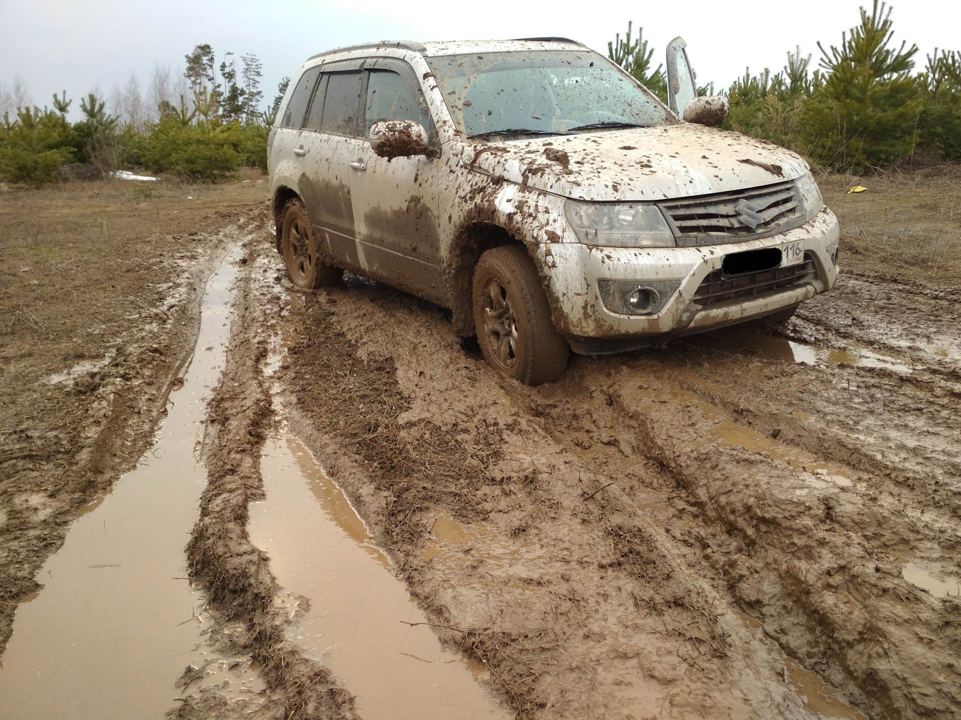 Сузуки витара бездорожье. Suzuki Grand Vitara для бездорожья. Сузуки Гранд Витара для бездорожья. Сузуки Гранд Витара по бездорожью. Сузуки Гранд Витара в грязи.