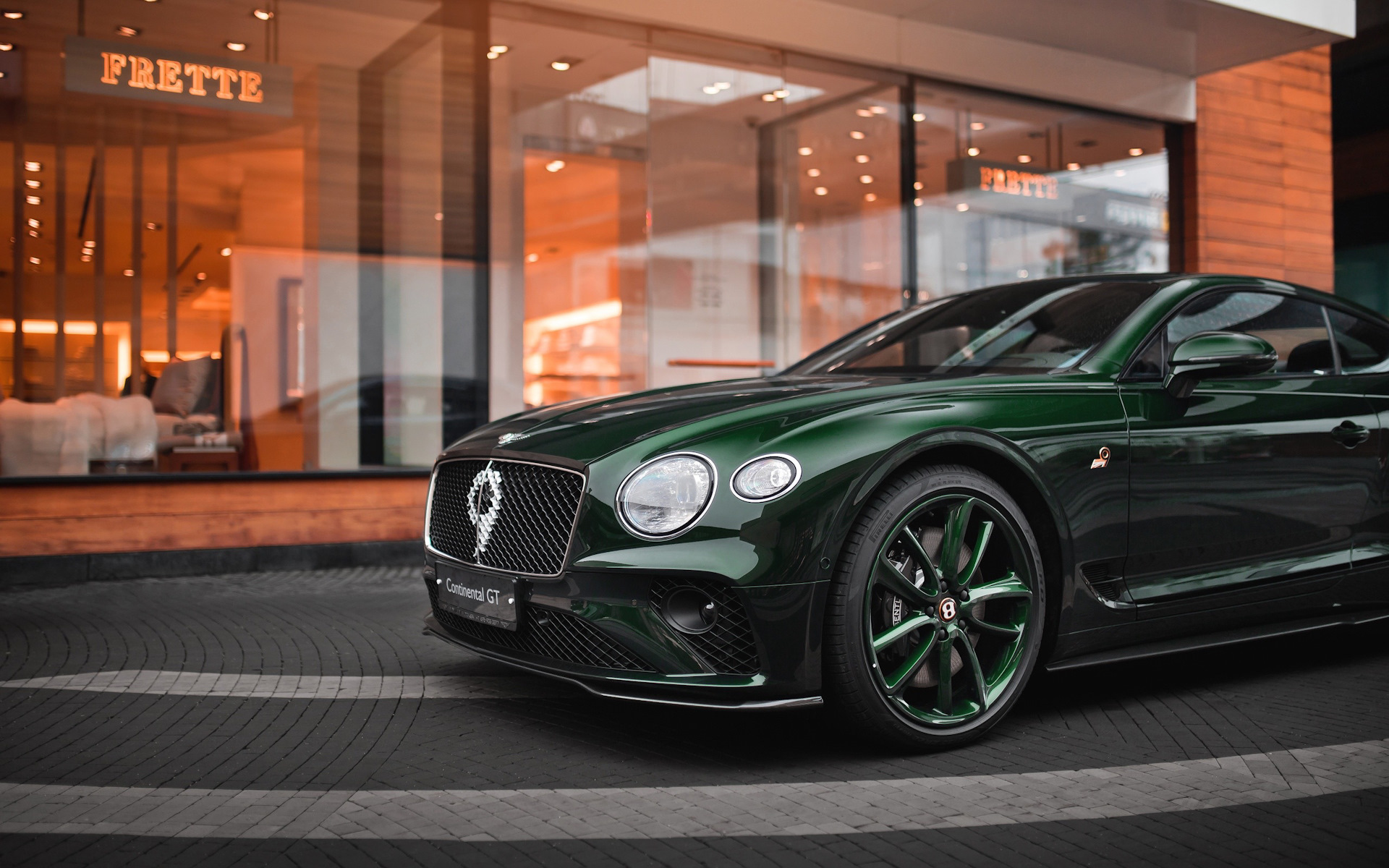 Bentley Continental тёмно зелёный матовый