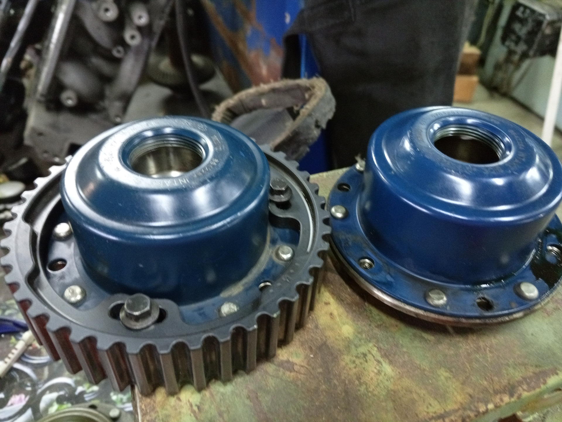 Замена муфты xc90. Муфты vvt на вольво. Замена муфты на выпускном валу опель 1,6. Муфта vvt volvo xc90. Муфта халдекс вольво хс90.