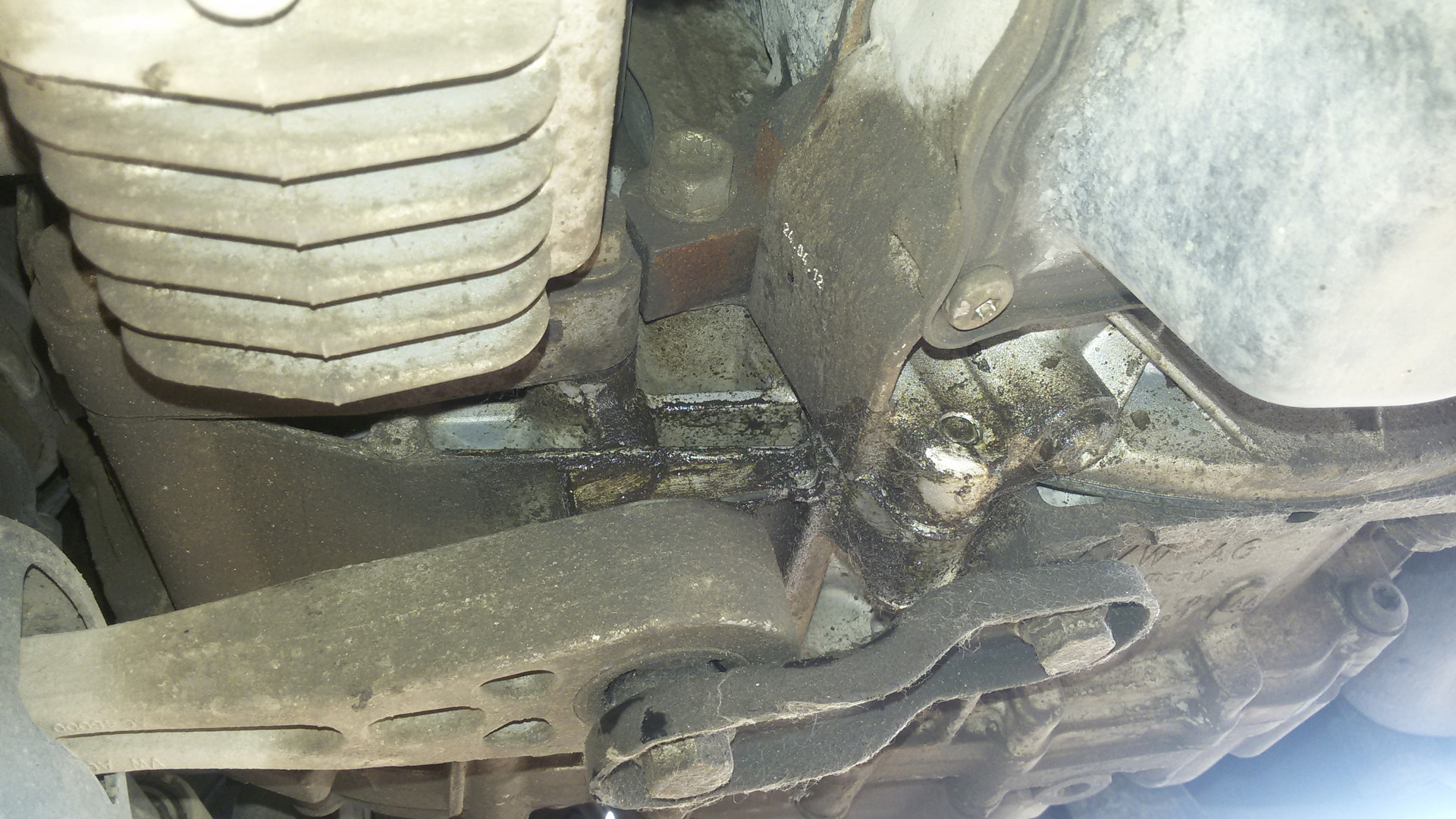 шкода йети датчик давления масла. 2 tsi. шкода течь масла. шкода течь масла. шкода течь масла.