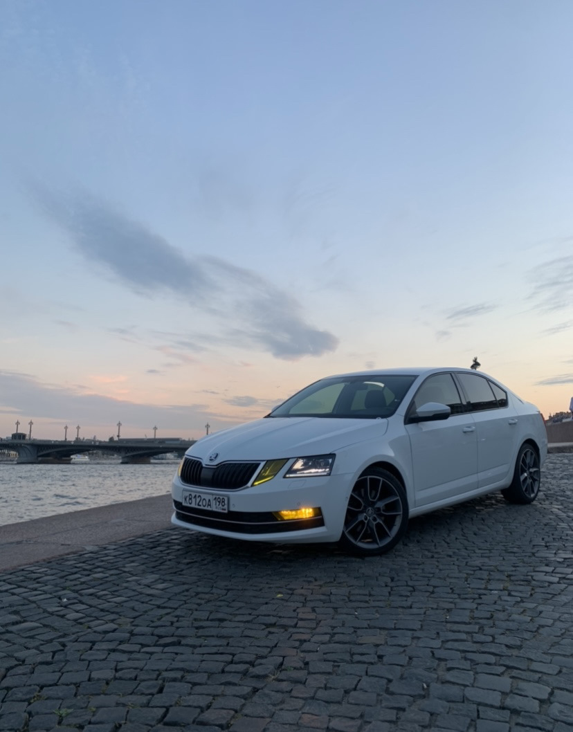 Желтая пленка на фарах — Skoda Octavia A7 Mk3, 1,8 л, 2018 года | тюнинг |  DRIVE2