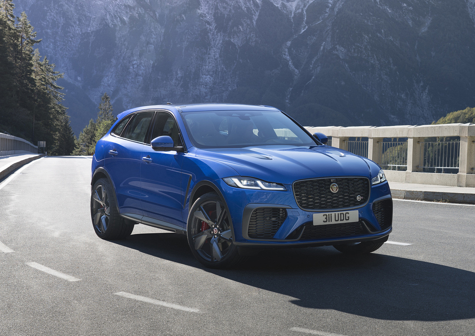 Ягуар f Pace SVR 2021