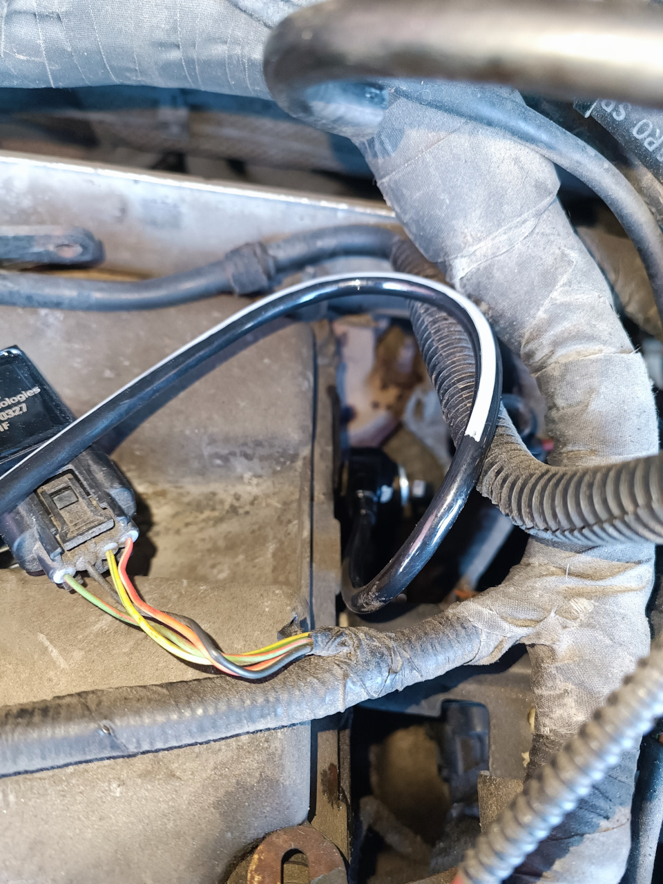 Прикрутил сбоку на задней гбц. Над стартером, так уже люди делали и оно работает. Но не факт что точно. Пока хоть так. — Jaguar X-Type