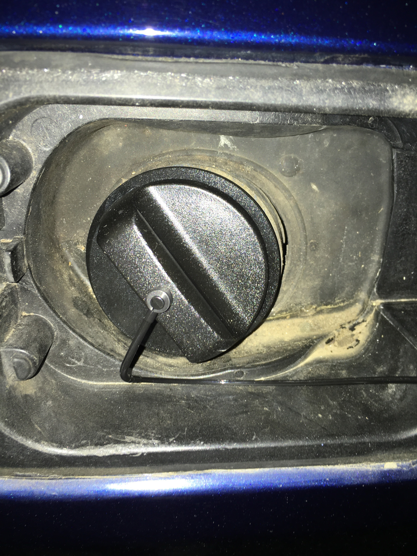 Крышечка бензобака от Лады — Peugeot 407 Coupe, 2,2 л, 2006 года ...