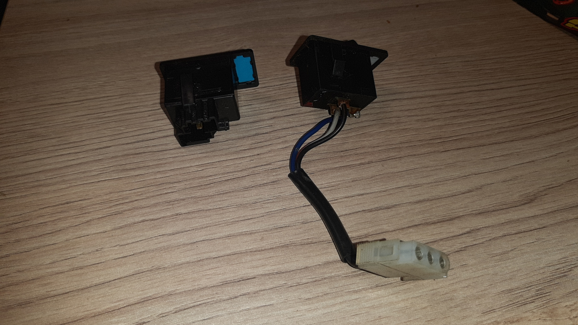 ремонт…замена кнопок подогрева сидений — Volvo 940, 2,3 л, 1995 года ...