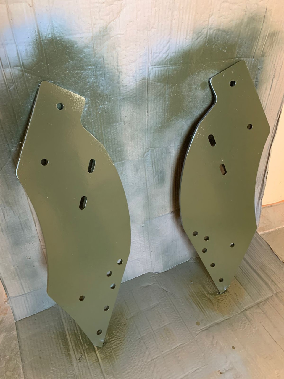 покрашена двумя слоями в цвет — Mitsubishi L200 (5G)