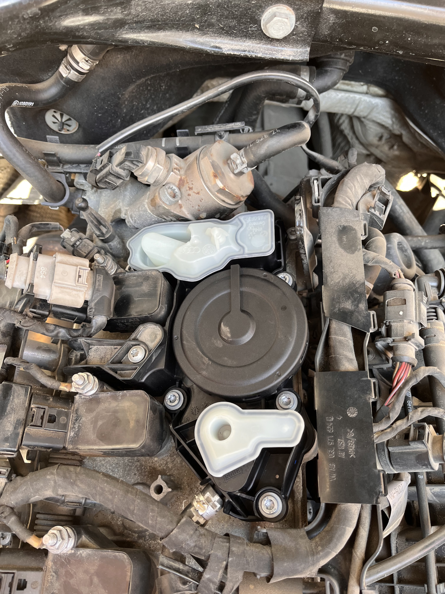 Маслоотделитель 06K 103 495 BL и manual как отличать оригинал — Audi Q5 ...