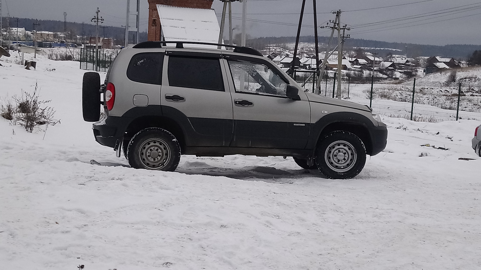 Нива дым. Нива дым. Чёрный дым из выхлопной трубы. Нива дым. Ваз 21312 нива.