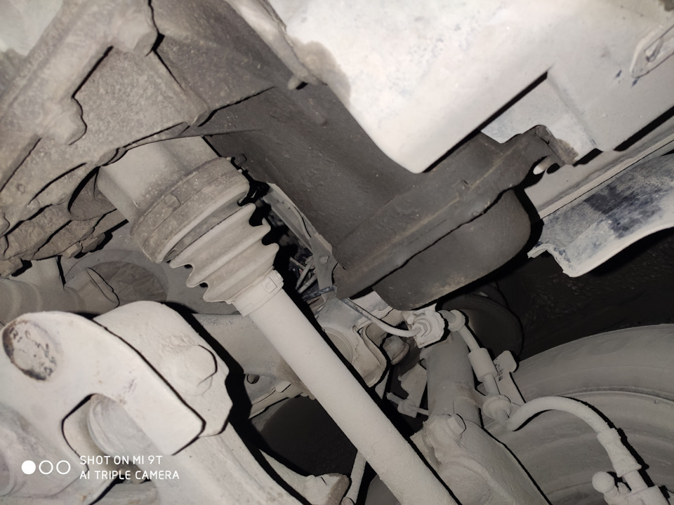 Потеет крышка 5 передачи — Ford Focus II Sedan, 1,6 л, 2007 года ...