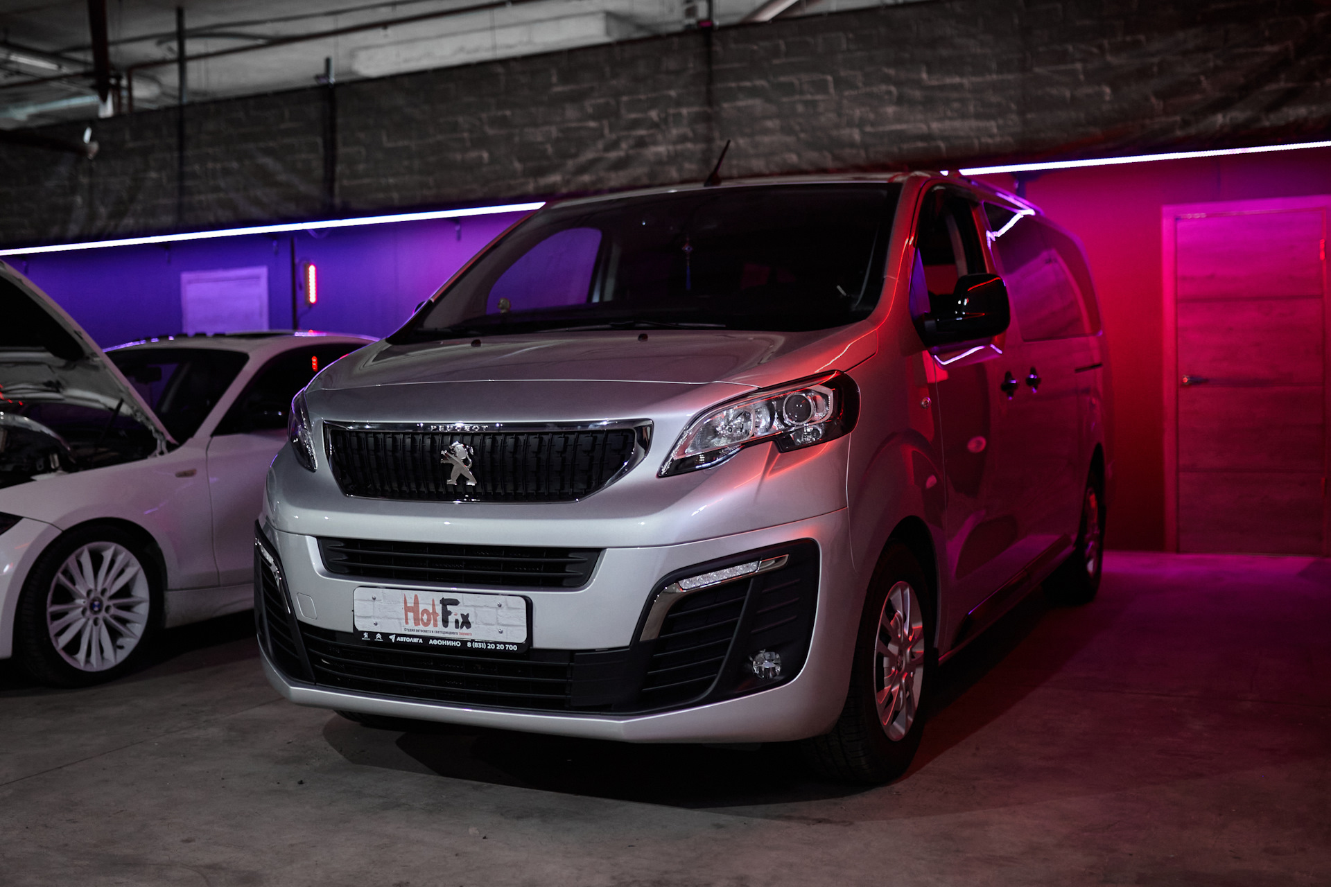 Пежо тревеллер бу. Пежо Тревеллер led. Led фары Peugeot traveller. Peugeot traveller лифт подвески. Пежо Травеллер светодиодный задний фонарь.