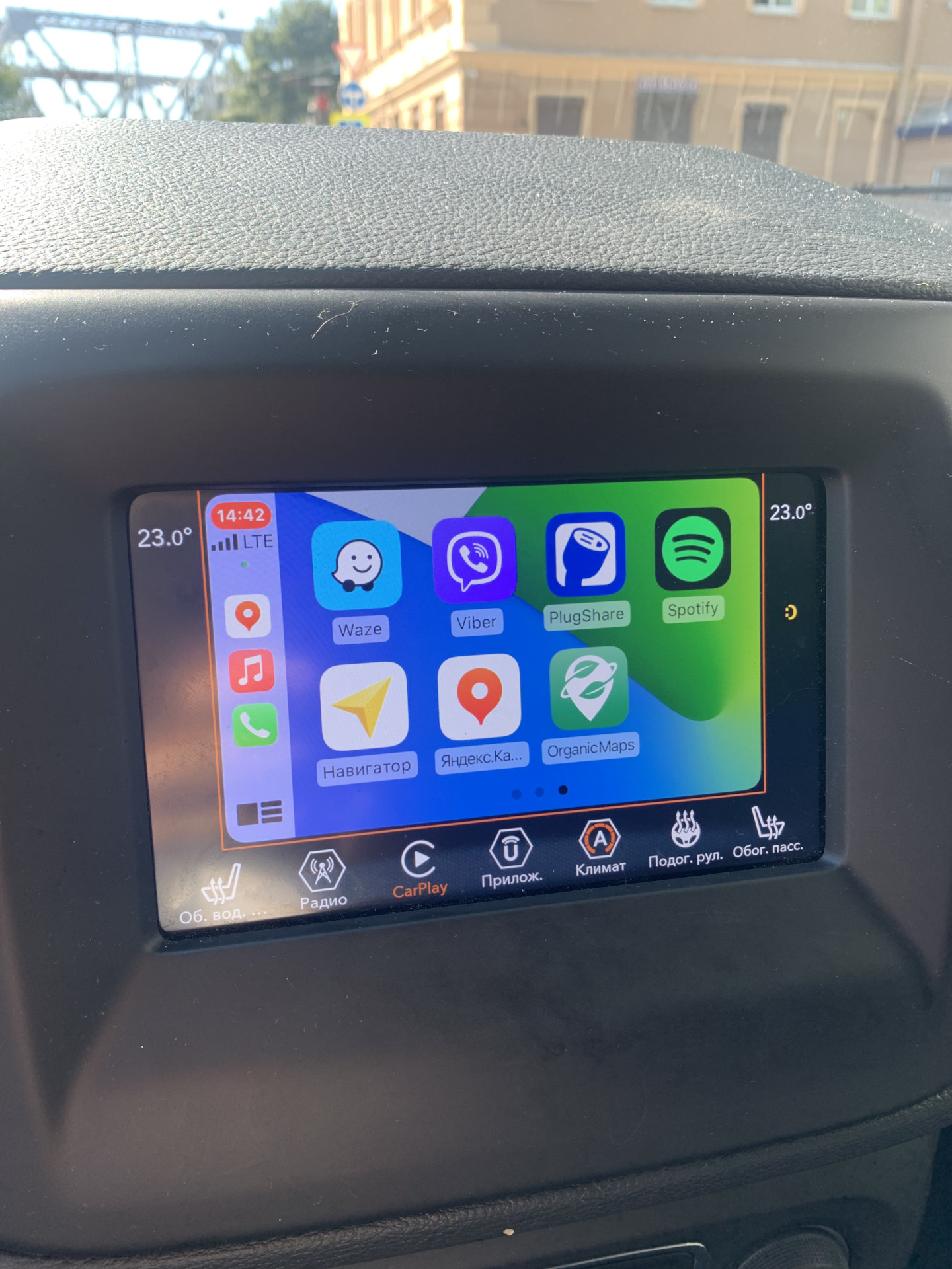 Navipilot carplay box 12 ultra. Кар плей с навигацией. CARPLAY Jeep Grand Cherokee. Кар плей бокс.