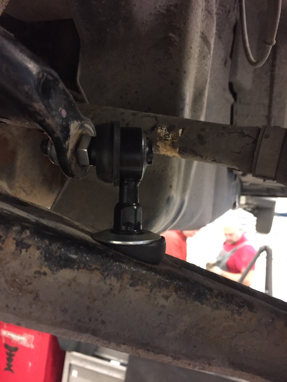 Техническое обслуживание и замена тяг, втулок стабилизатора поперечной ...