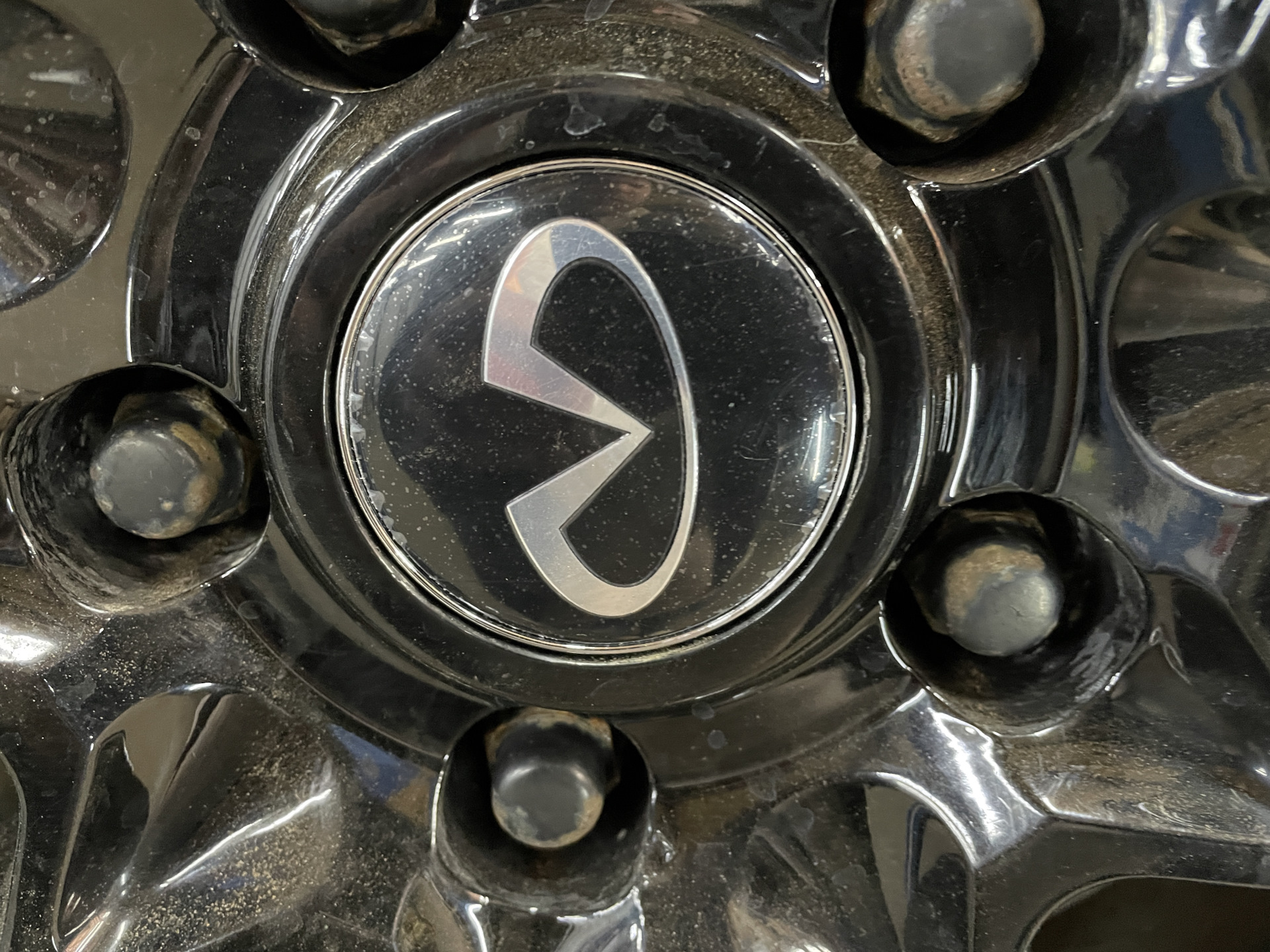 Датчики давления в шинах и колпачки — Infiniti G25, 2,5 л, 2012 года ...