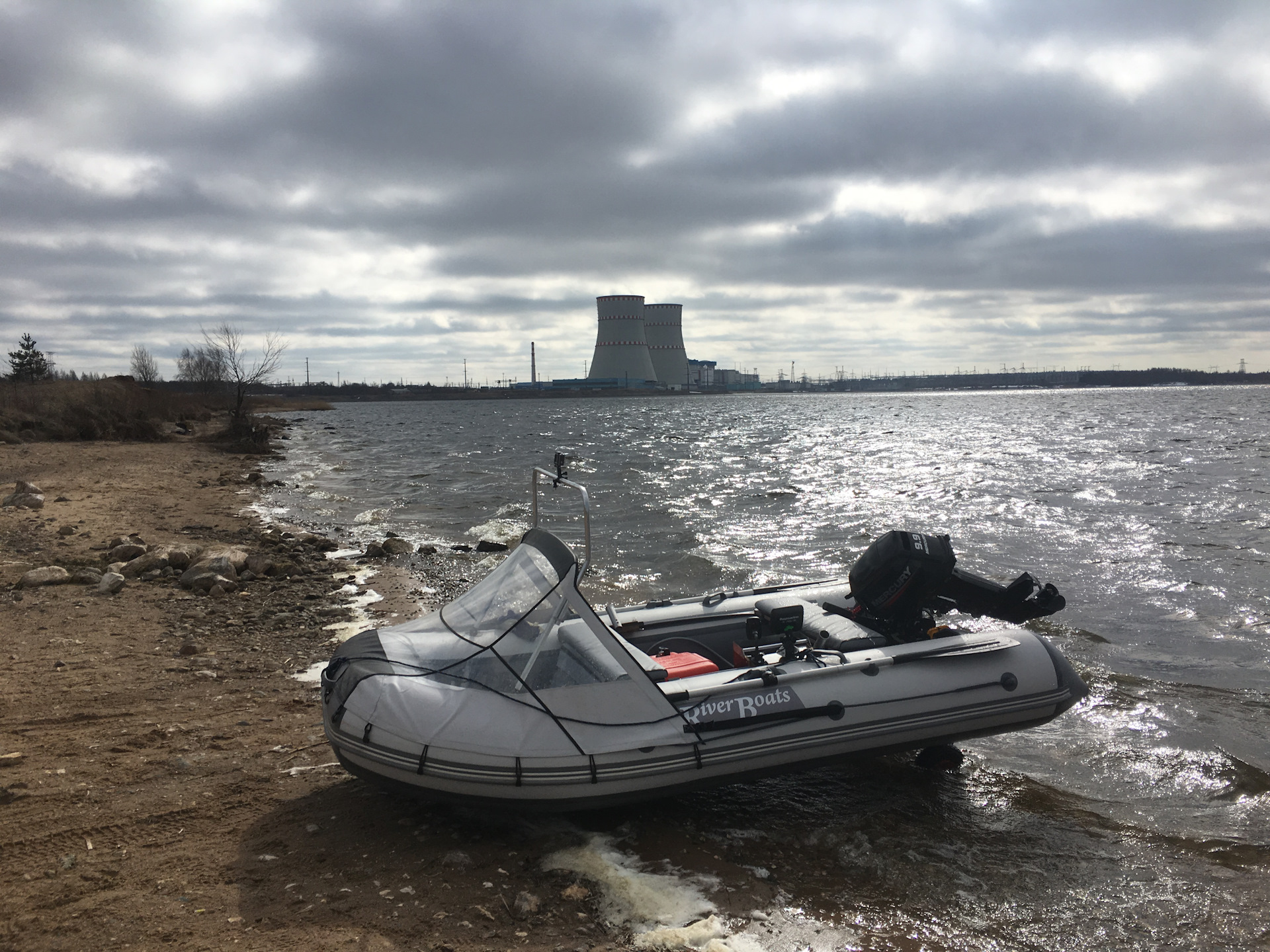 Нднд с мотором 9.8. Ривербот 330 НДНД. Riverboats 410 НДНД. ПВХ лодка ривербот НДНД 410. Riverboats 410 мотор 9.8.