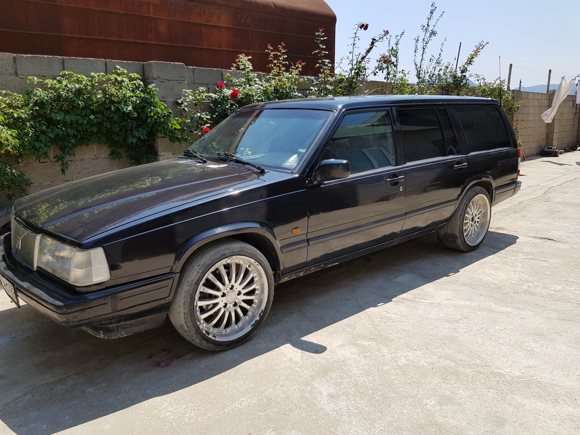 Авито 60. Volvo 940 черная. Volvo 940 тонированная. Volvo 940 total Black.