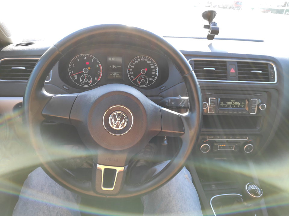 RCD-210 — Volkswagen Jetta VI
