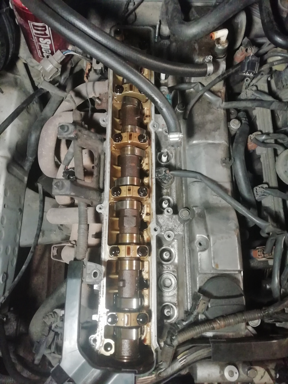 Поднял крышки, двс чистый, нагара нет, но весь в ласковых отложения, но в целом все даже хорошо — Toyota Chaser (100)