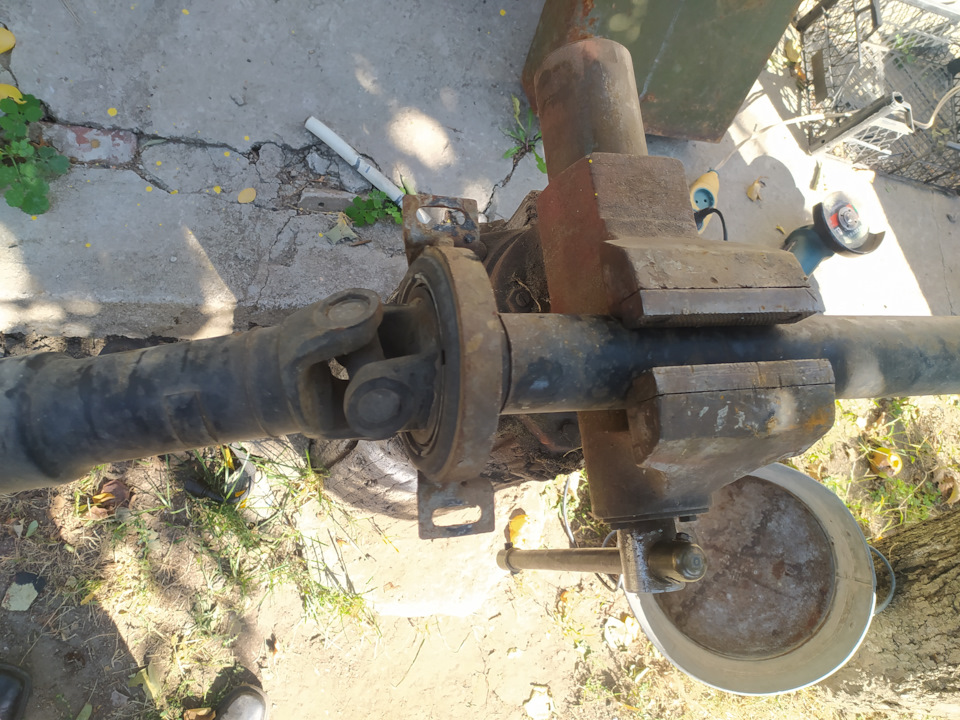 Жаль нельзя видео на драйв напрямую заливать. Шум от подвесного как от ведра с болтами, хотя люфта нет. Видать смазки уже нет. — Jaguar X-Type