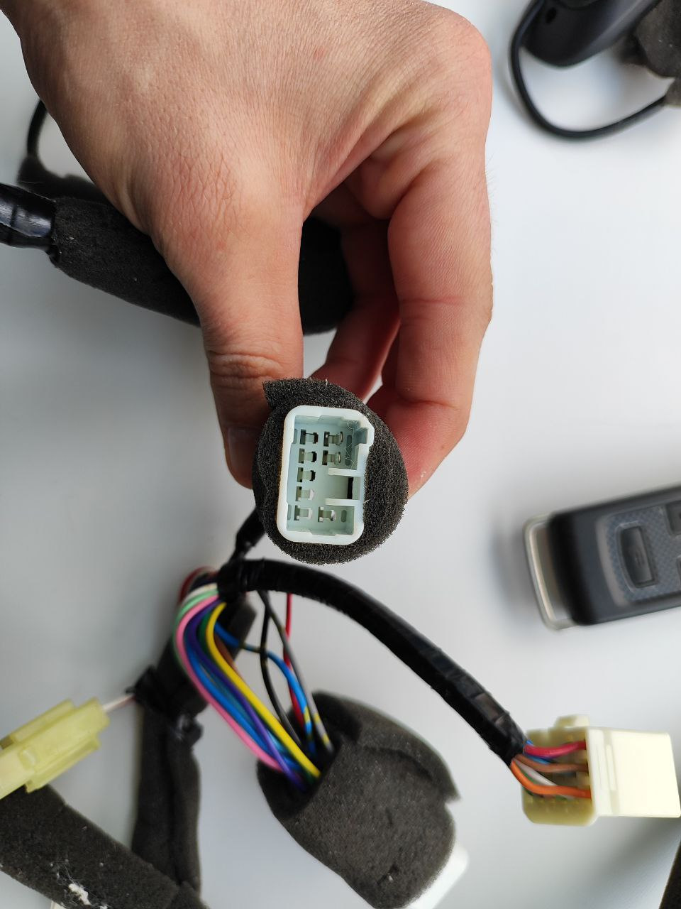 Комплексная установка 4G-сигнализации с автозапуском на Subaru Outback: этапы и преимущества