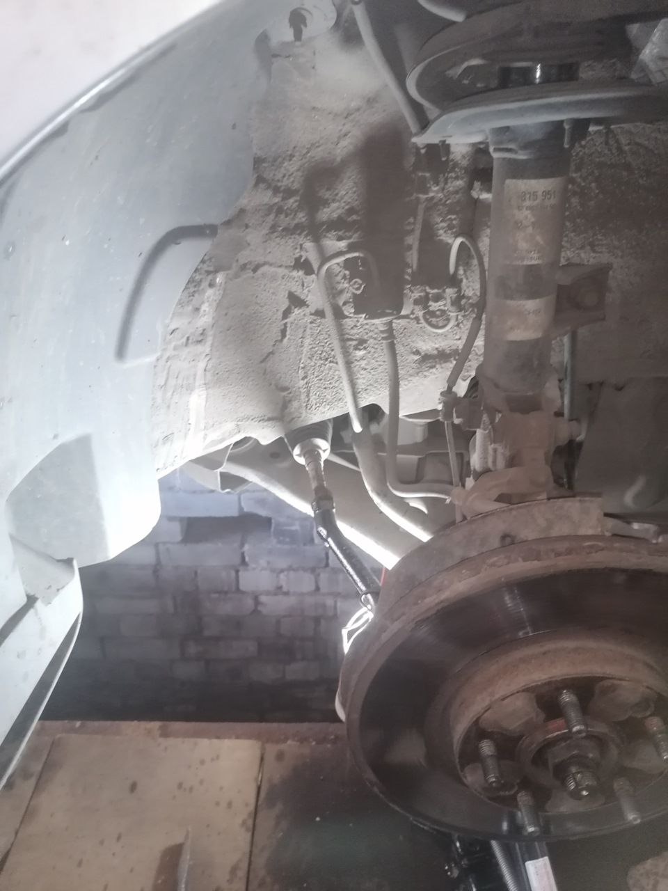 замена втулок переднего стабилизатора — Hyundai ix35, 2 л, 2013 года ...