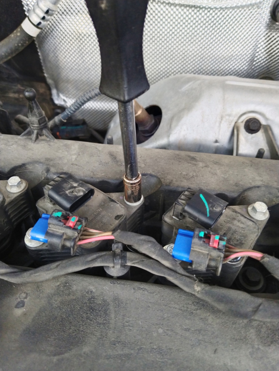 Головкой на 8 откручиваем болты… — Chery Tiggo 4 Pro