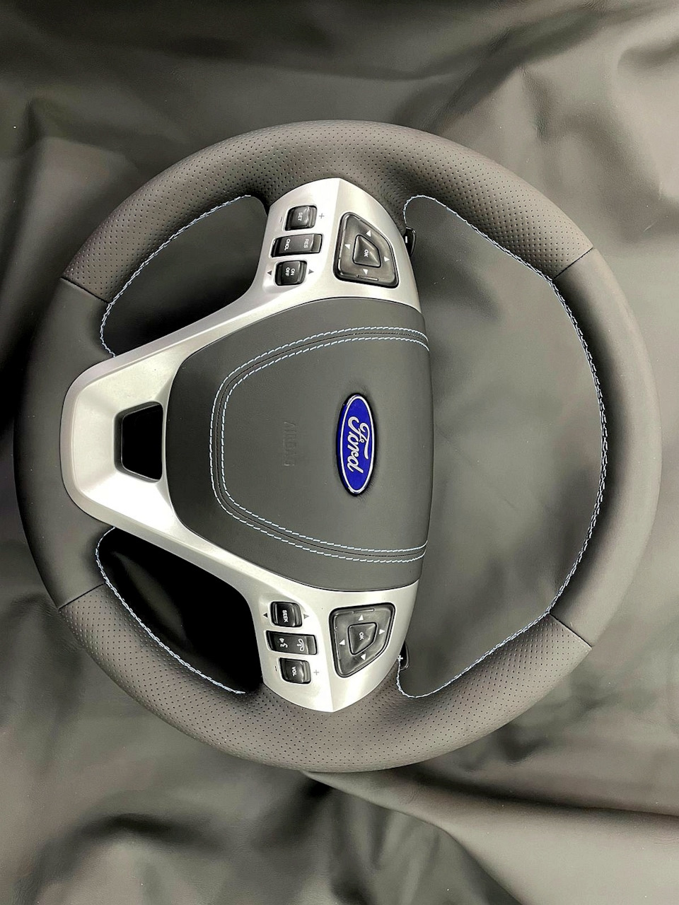 Фото в бортжурнале Ford Explorer (5G)