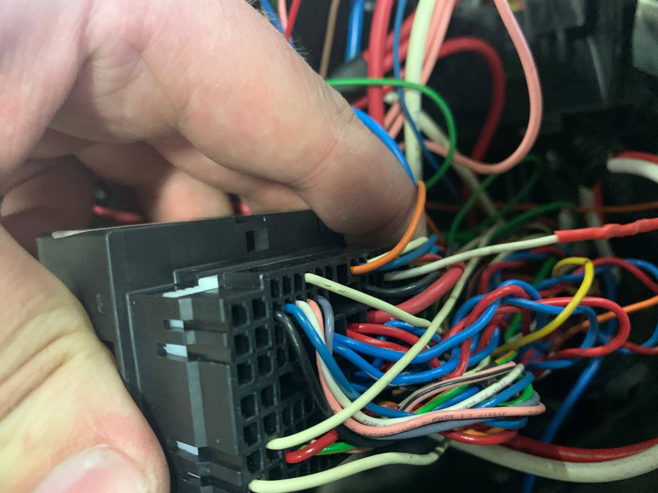 Штатный ручник с электроприводом EPB на МКПП (Electronic Parking Brake