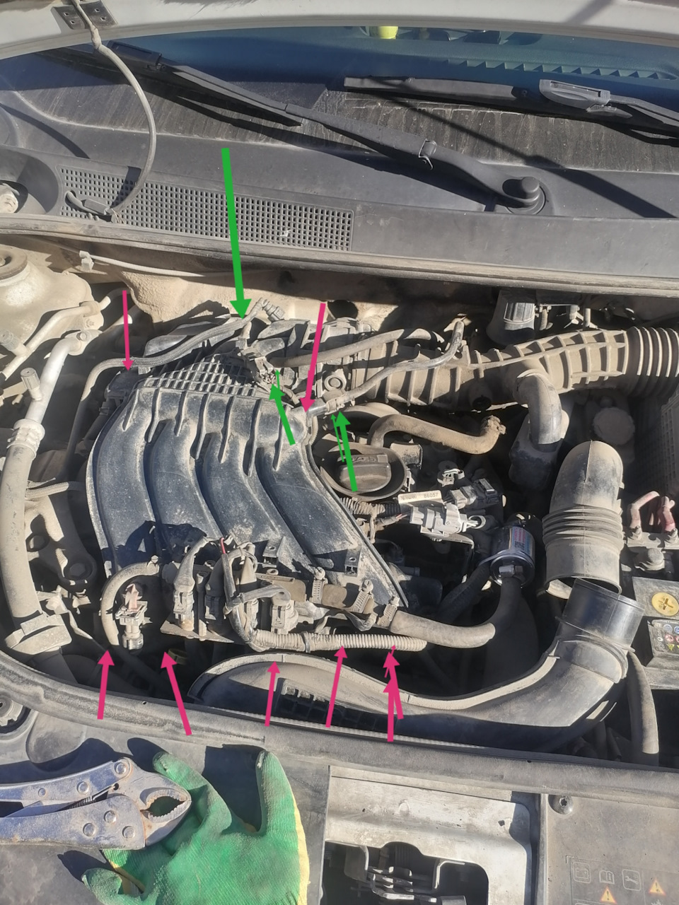 Замена свечей зажигания H4M — Renault Logan (2G), 1,6 л, 2018 года ...