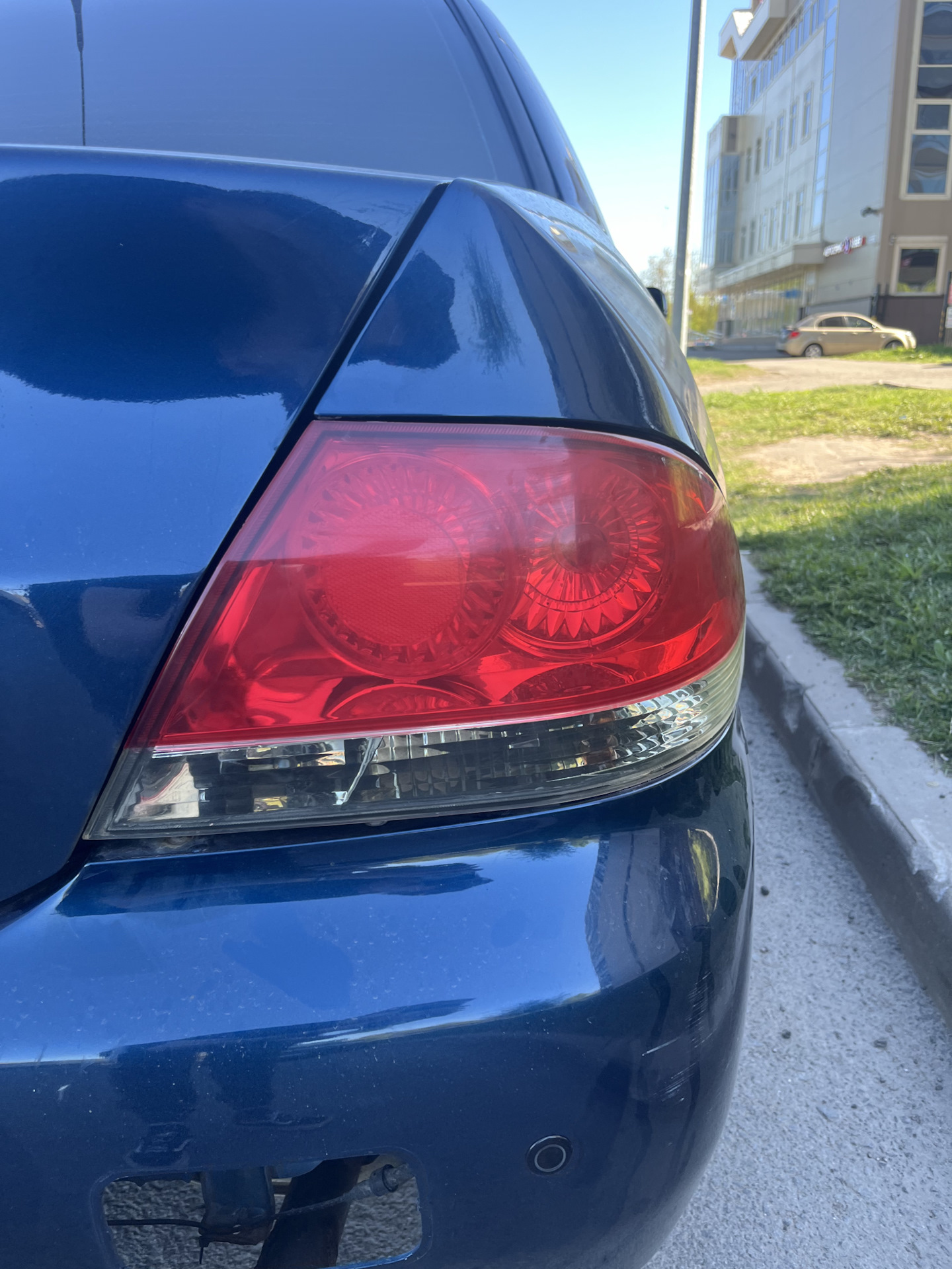 Замена клипс задних фонарей — Mitsubishi Lancer IX, 1,6 л, 2006 года ...