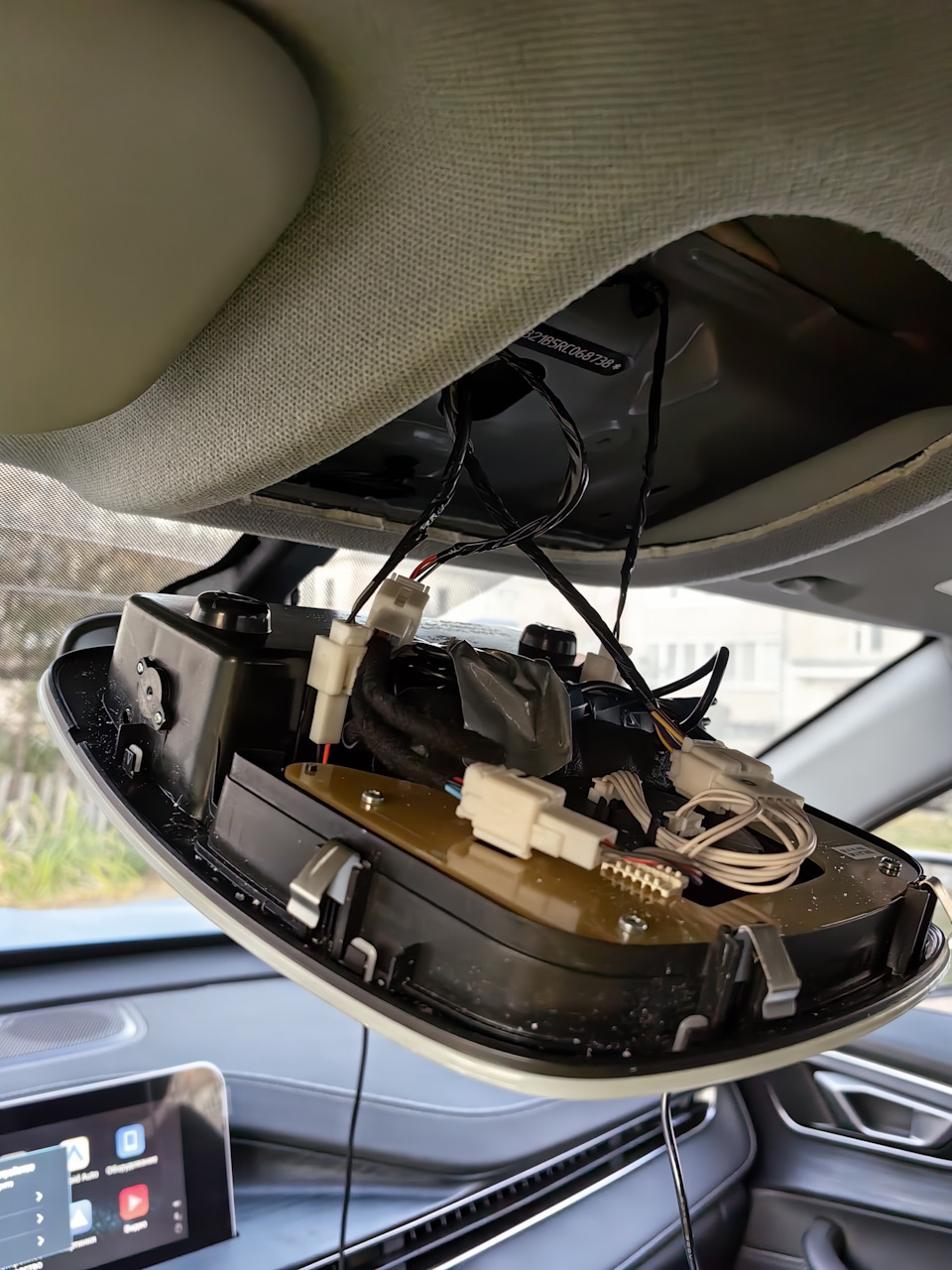 В работе с плафоном — Chery Tiggo 4 Pro