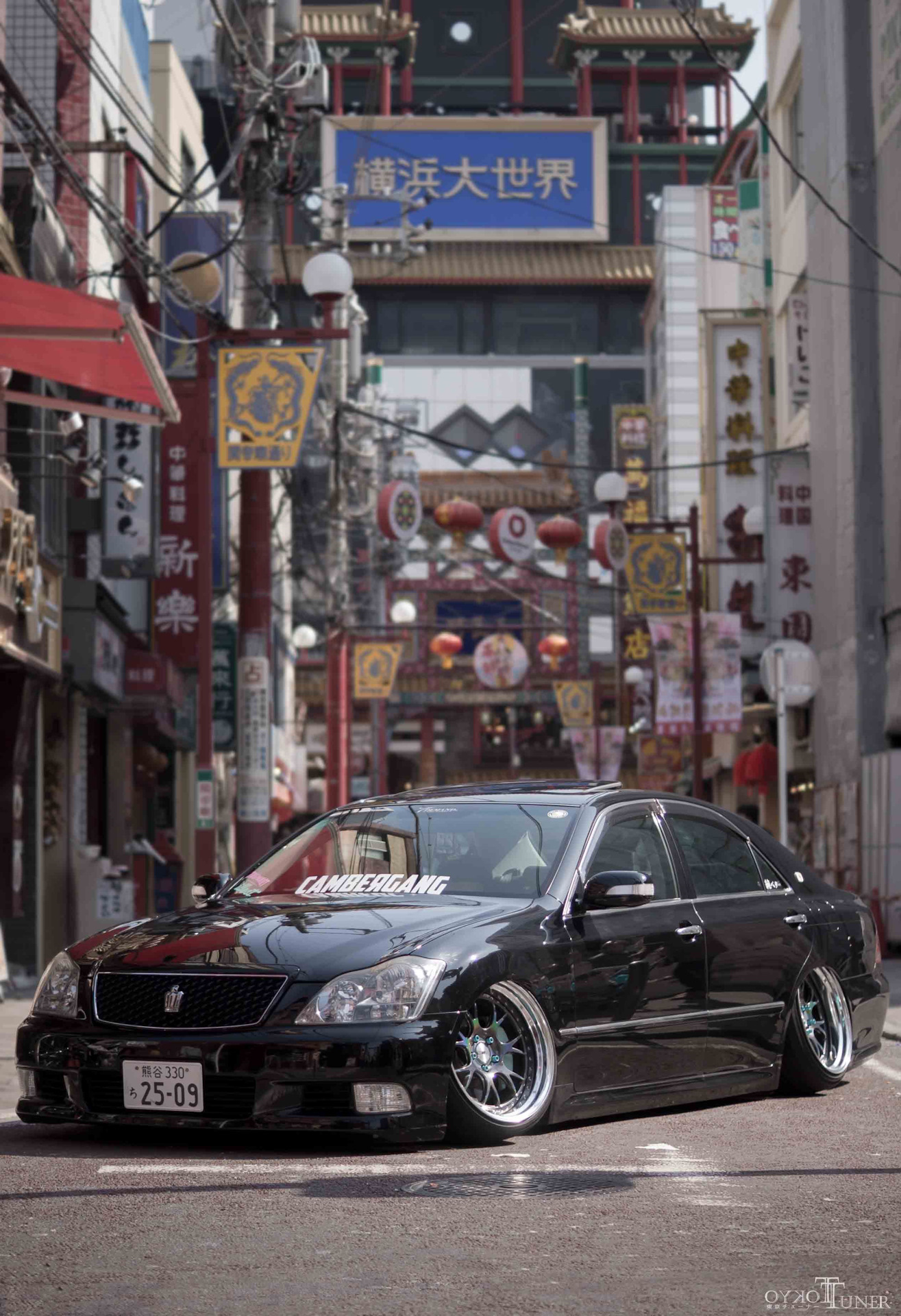 Японские авто с японии. Краун стенс Япония. JDM японский Тойота Краун. Lexus японский стенс. Toyota Crown Tokyo.