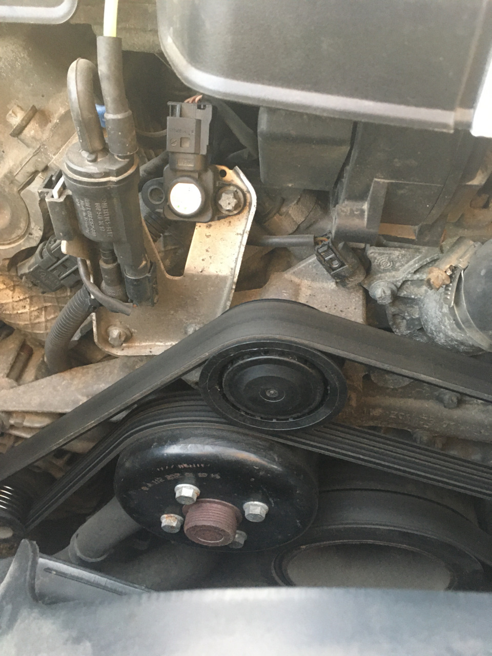 Замена обводного ролика двигателя — Mercedes-Benz SLK (R170), 3,2 л ...