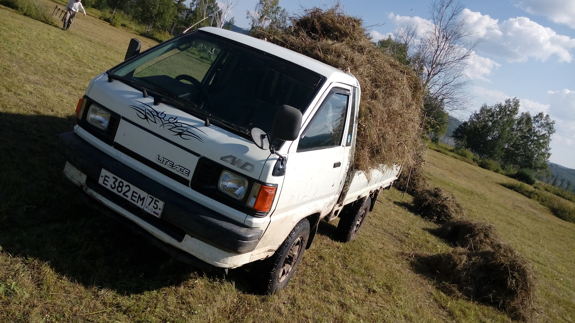 Гоняли за сеном — Toyota Lite Ace, 1,8 л, 1995 года | фотография | DRIVE2